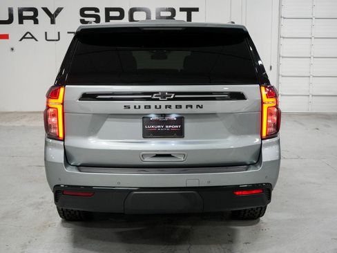 Used 2023 Chevrolet Suburban Z71 image 4