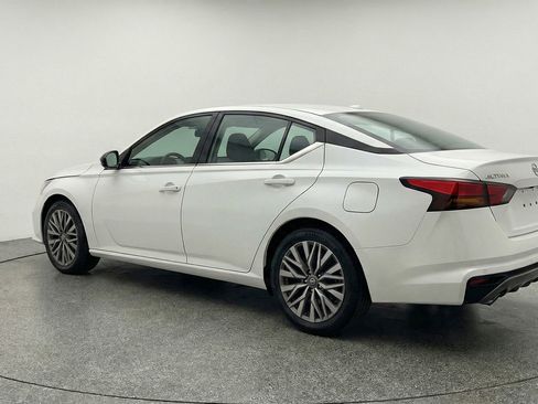 Used 2025 Nissan Altima 2.5 SV FWD image 6