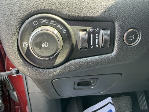 Used 2021 Jeep Cherokee Limited AWD/4WD image 19