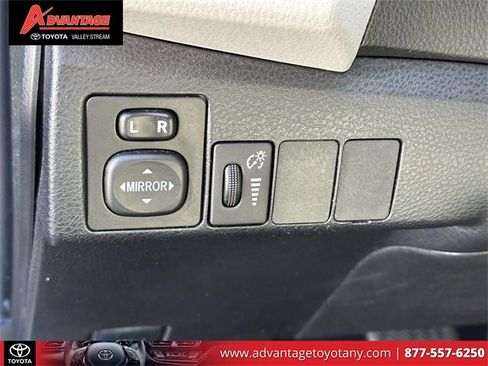 Used 2014 Toyota Corolla LE image 21