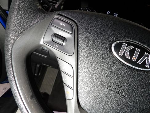 Used 2017 Kia Forte LX FWD image 15