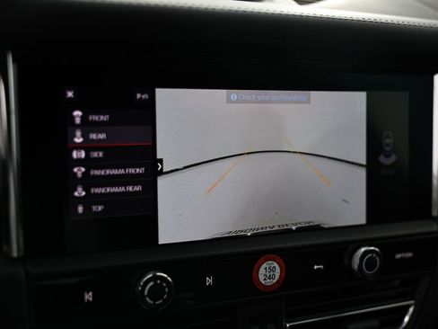 Certified 2026 Porsche Macan AWD/4WD image 38