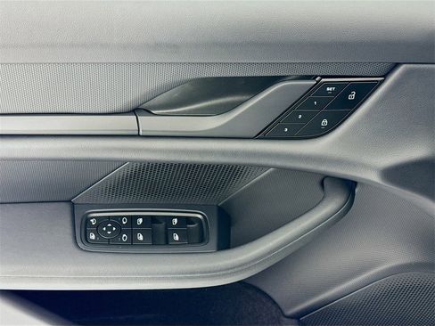 Used 2024 Porsche Taycan image 11