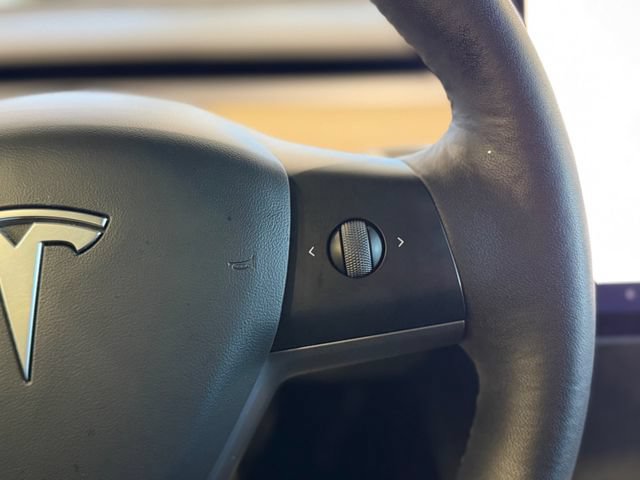 Used 2022 Tesla Model Y Performance AWD/4WD image 26