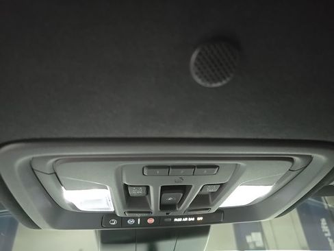 Used 2024 GMC Sierra 3500 Denali Ultimate AWD/4WD image 17