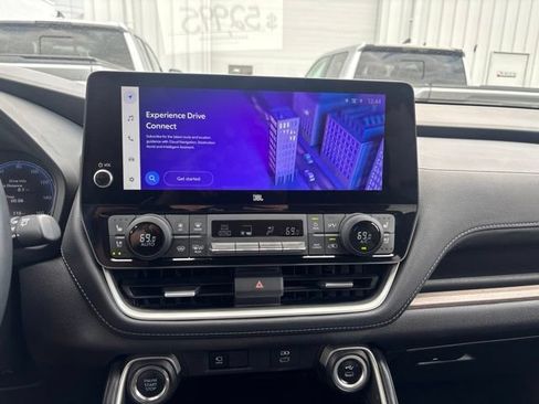 Used 2025 Toyota Grand Highlander AWD image 21