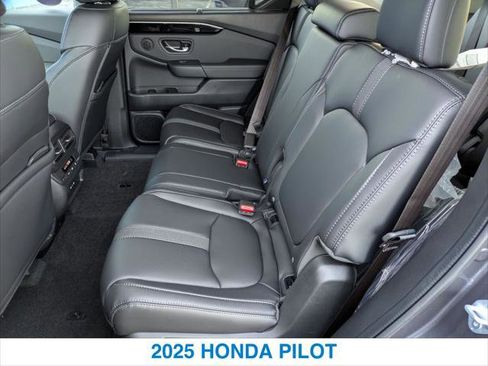 New 2025 Honda Pilot Touring image 22