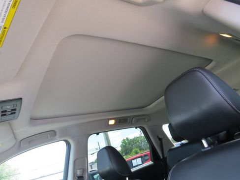 Used 2022 Nissan Pathfinder SL w/ SL Premium Package FWD image 3