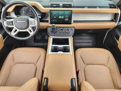 Used 2025 Land Rover Defender 130 X-Dynamic SE image 22