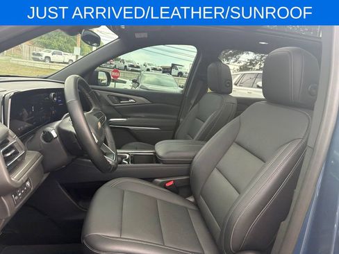 Used 2025 Chevrolet Traverse LT w/ Sun and Wheel Package AWD/4WD image 10