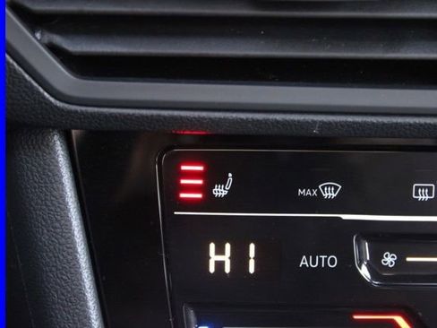 Used 2025 Volkswagen Jetta Sport image 32