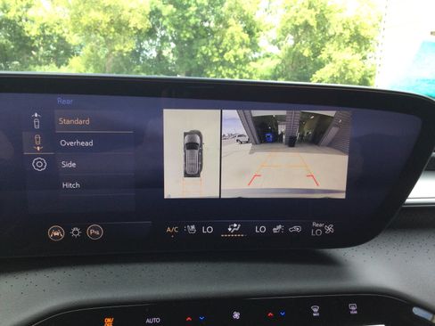 Used 2025 Buick Enclave Avenir w/ Super Cruise Package AWD/4WD image 17