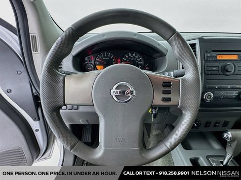 Used 2010 Nissan Frontier SE AWD/4WD image 11