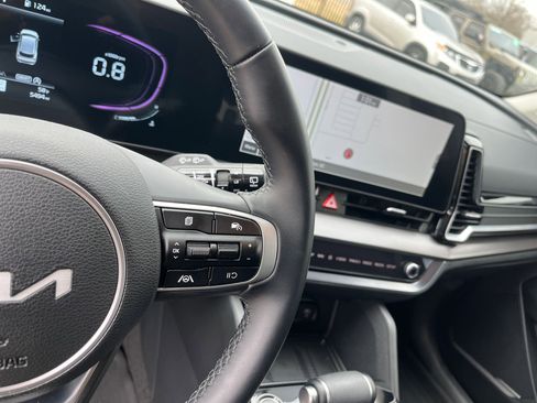 Used 2025 Kia Sportage EX image 21