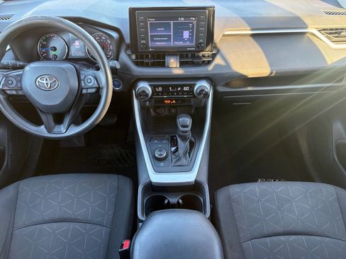 Used 2021 Toyota RAV4 XLE w/ Convenience Package image 2