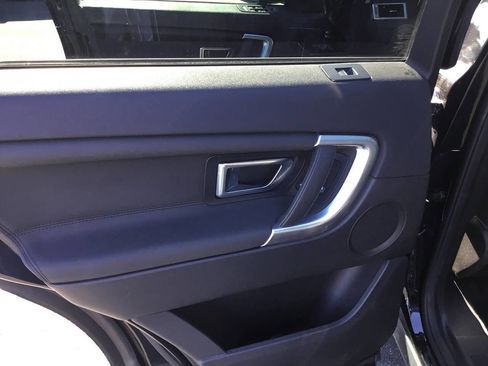 Used 2018 Land Rover Discovery Sport HSE image 25