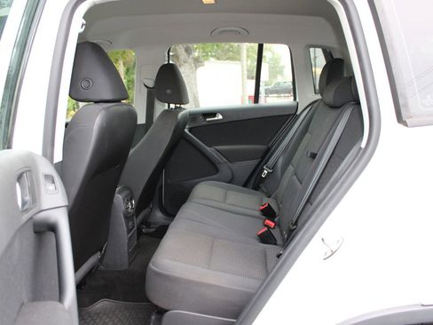 Used 2017 Volkswagen Tiguan Limited w/ Premium Package FWD image 9