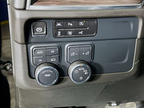 Used 2025 Chevrolet Tahoe LT image 35