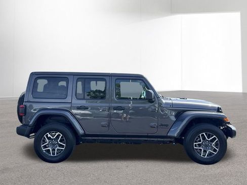Used 2025 Jeep Wrangler Unlimited Sahara AWD/4WD image 31