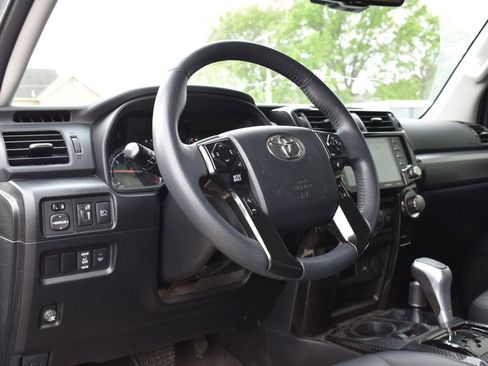 Used 2022 Toyota 4Runner TRD Off-Road Premium w/ Moonroof Package AWD/4WD image 10