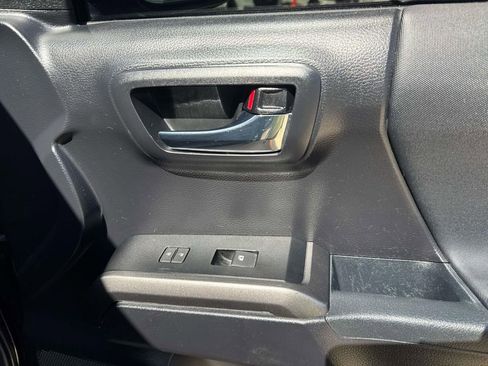 Used 2021 Toyota Tacoma TRD Off-Road w/ Technology Package image 16