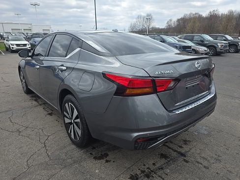 Used 2022 Nissan Altima 2.5 SV w/ SV Premium Package image 5