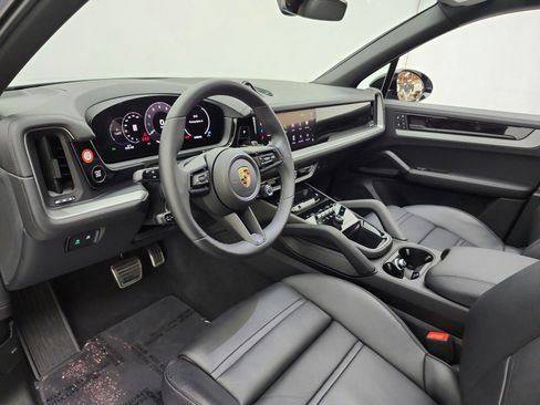 Used 2024 Porsche Cayenne S AWD/4WD image 12