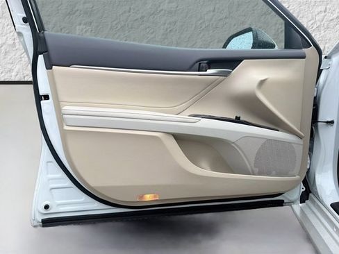 Used 2018 Toyota Camry XLE FWD image 20