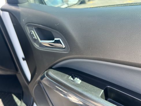 Used 2018 Chevrolet Colorado Z71 AWD/4WD image 25