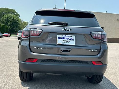 Used 2022 Jeep Compass Latitude AWD/4WD image 3
