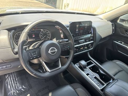 Used 2023 Nissan Pathfinder SL FWD image 17