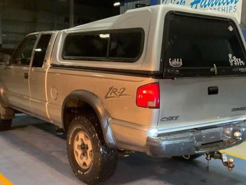 Used 2000 Chevrolet S10 Pickup 4x4 Extended Cab w/ Preferred Equipment Group image 1