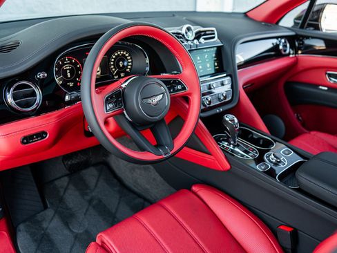 Used 2024 Bentley Bentayga Extended Wheelbase image 30