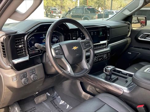 Used 2022 Chevrolet Silverado 1500 LTZ image 18
