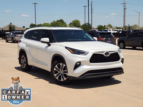 Used 2023 Toyota Highlander XLE FWD image 1