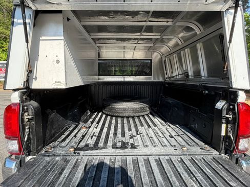 Used 2020 Toyota Tacoma SR5 RWD image 11