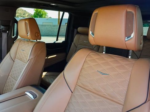 Used 2023 Cadillac Escalade ESV Premium Luxury RWD image 13