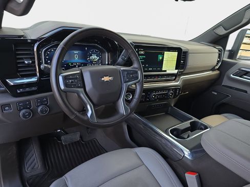 Used 2025 Chevrolet Silverado 2500 LTZ w/ LTZ Convenience Package image 19