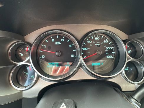 Used 2011 Chevrolet Silverado 2500 LT w/ Interior Plus Package AWD/4WD image 10