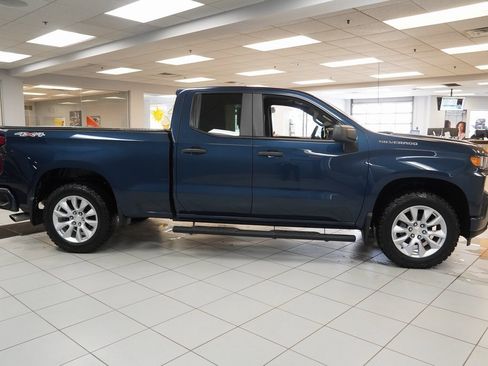 Used 2020 Chevrolet Silverado 1500 Custom w/ Custom Value Package image 15