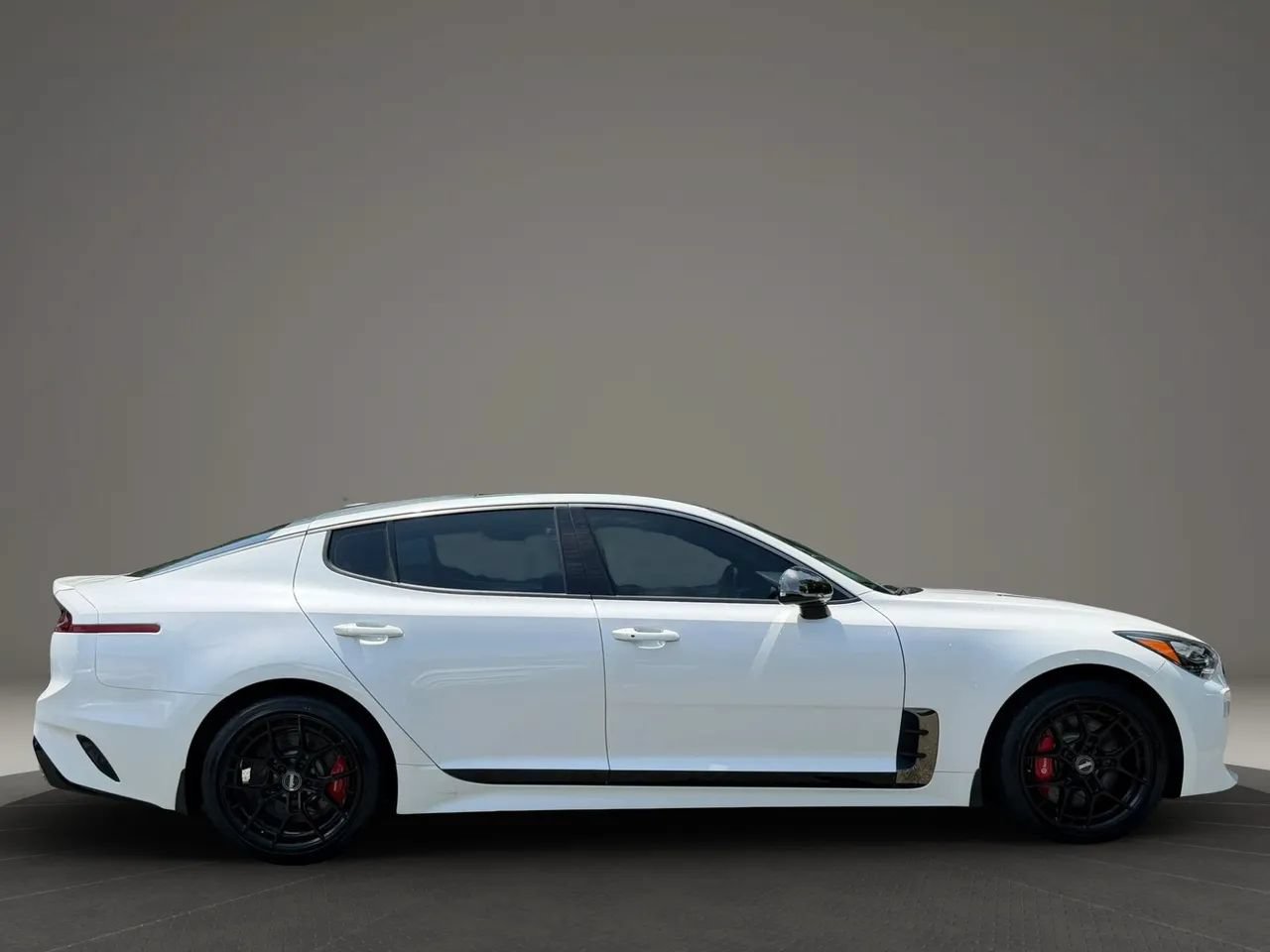 Used 2018 Kia Stinger GT2 AWD/4WD image 4