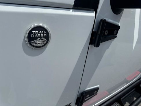 Used 2018 Jeep Wrangler Unlimited Sport AWD/4WD image 23