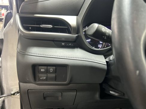 Used 2023 Toyota Highlander LE image 19