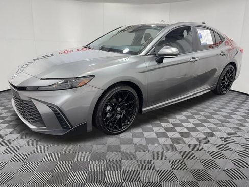 Used 2026 Toyota Camry SE FWD image 4