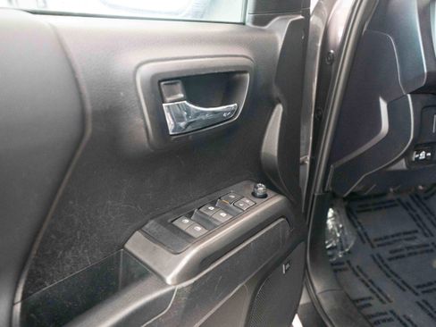 Used 2021 Toyota Tacoma TRD Off-Road w/ TRD Premium Off Road Package image 7