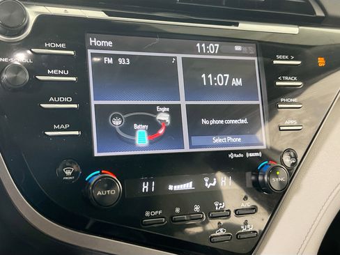 Used 2019 Toyota Camry SE w/ Sunroof Package image 14