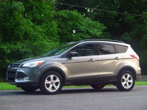 Used 2014 Ford Escape SE w/ Equipment Group 201A AWD/4WD image 1
