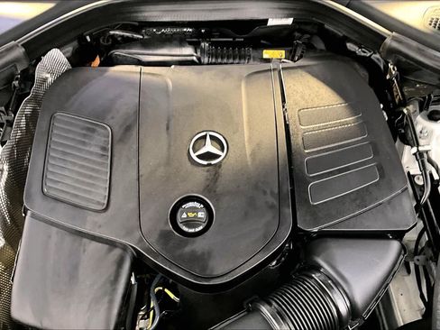 Used 2025 Mercedes-Benz GLC 300 4MATIC image 31