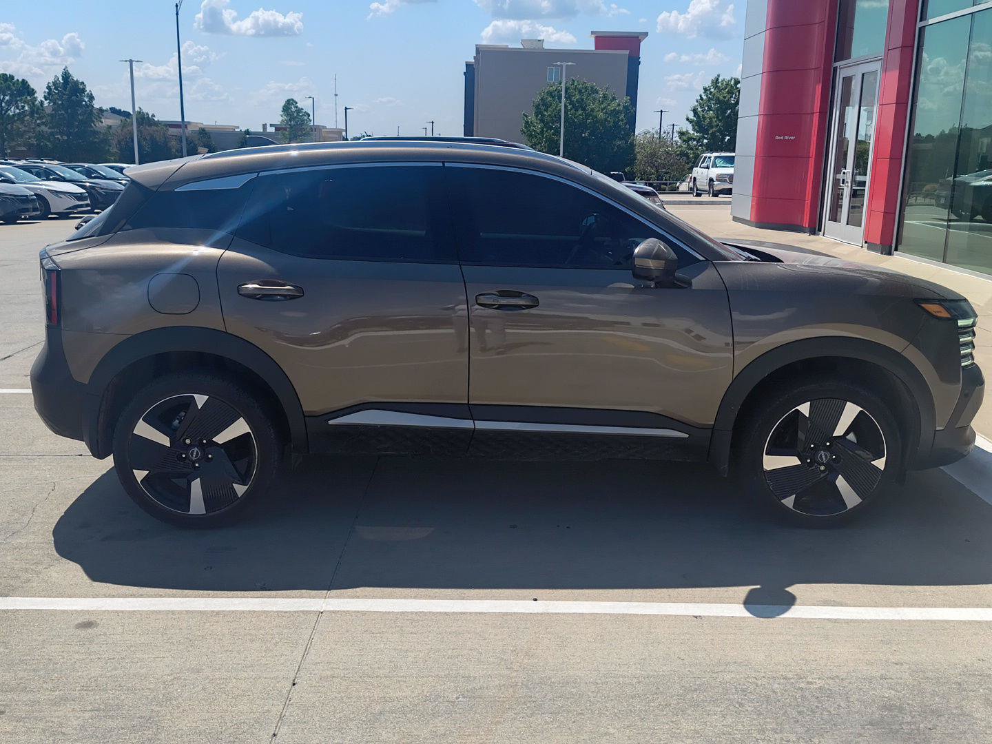 Used 2025 Nissan Kicks SR FWD image 12