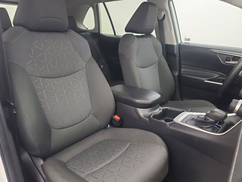 Used 2025 Toyota RAV4 XLE AWD/4WD image 18